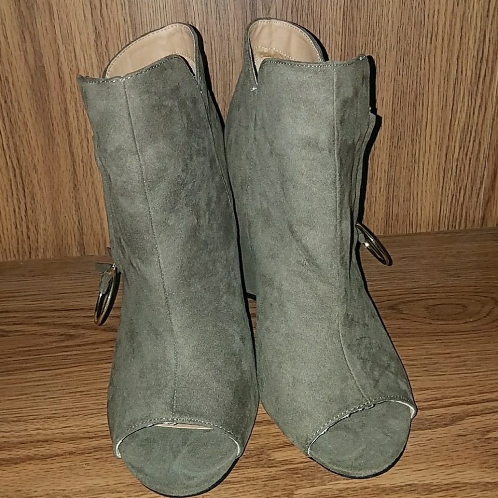 booties - Picture 3 of 4